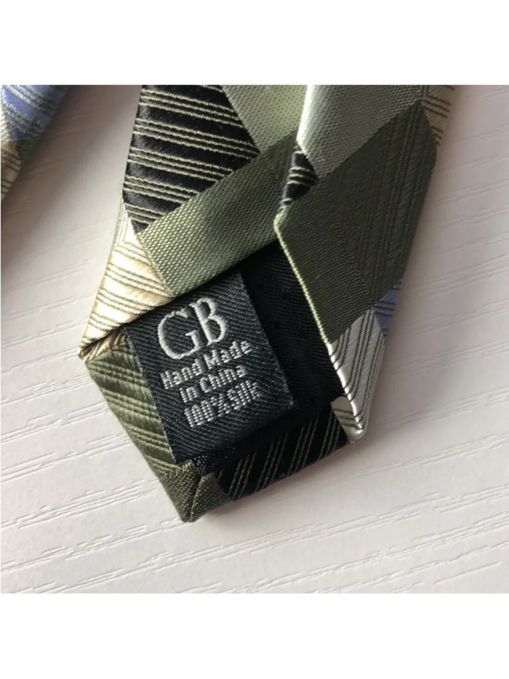 Geoffrey Beene Diamond Pattern Men’s Silk Tie EUC